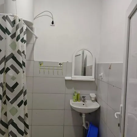 Bograd Ledina Sterijina 40 A Konukevi