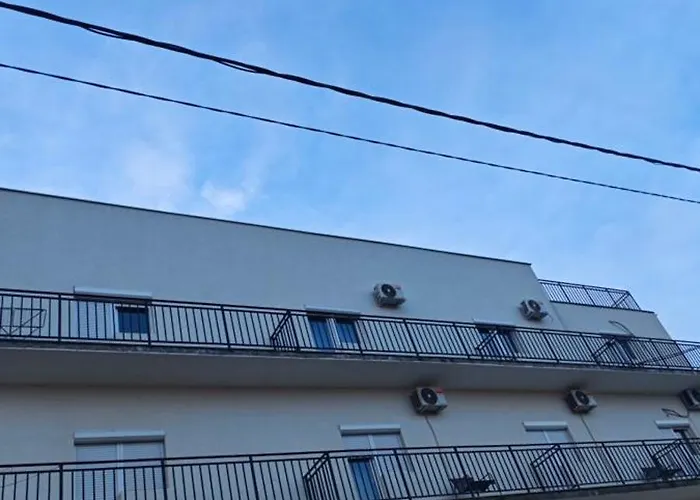 Bograd Ledina Sterijina 40 A Guest house Surcin